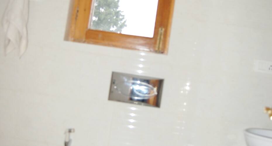 Hotel Imperial Lake View, Srinagar 5